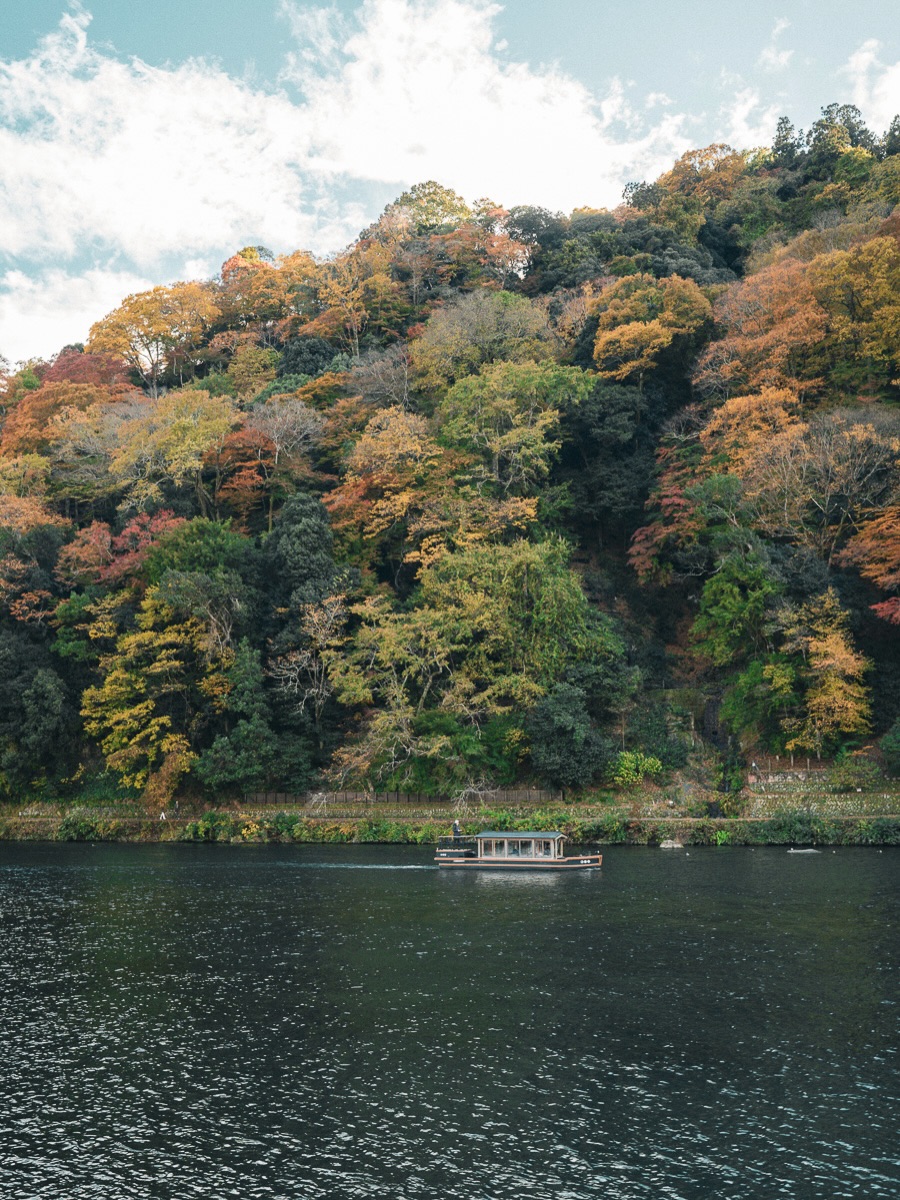 Mural japonés en una estación de tren